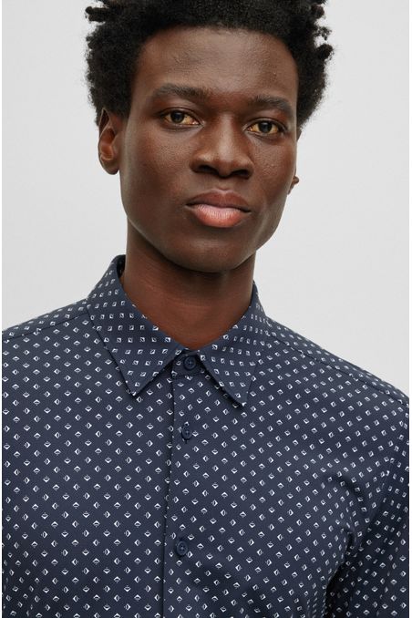 CAMISA SLIM FIT ESTAMPADA EN TEJIDO ELÁSTICO HOMBRE
