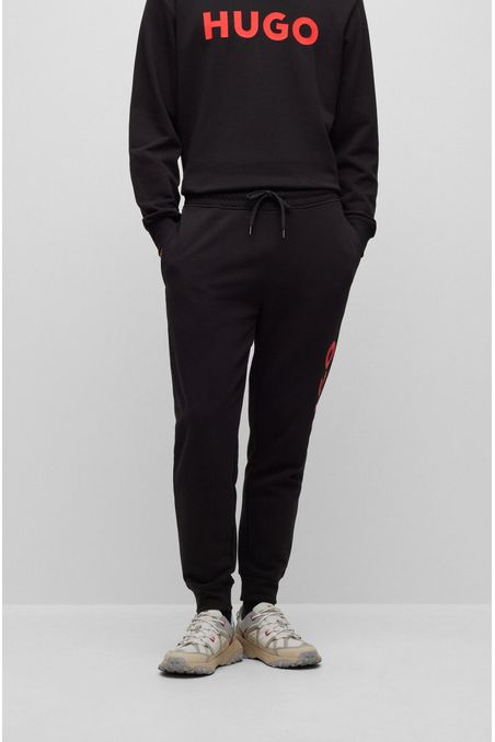 PANTALONES DE BUZO CON LOGO EN CONTRASTE HOMBRE