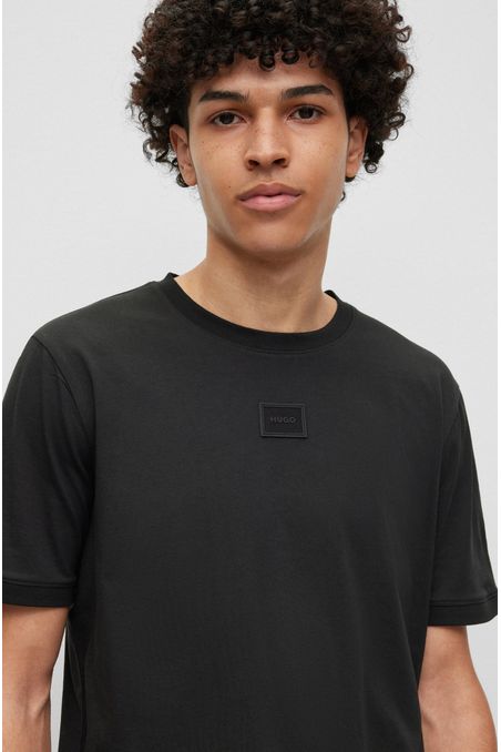 POLERA REGULAR FIT DE ALGODÓN CON INSIGNIA DE LOGO HOMBRE