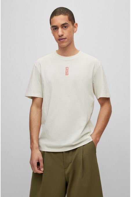 POLERA RELAXED FIT DE ALGODÓN CON LOGOS HOMBRE