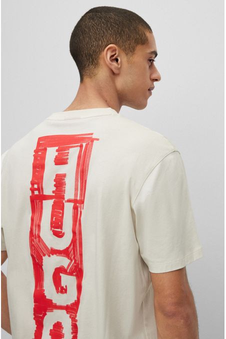 POLERA RELAXED FIT DE ALGODÓN CON LOGOS HOMBRE