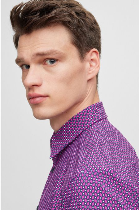 CAMISA SLIM FIT DE TEJIDO ELÁSTICO CON ESTAMPADO GEOMÉTRICO HOMBRE