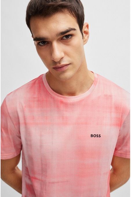 POLERA REGULAR FIT DE MALLA ESTAMPADA CON DETALLE DE LOGO HOMBRE