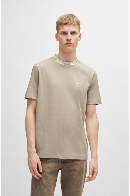 POLERA REGULAR FIT EN PUNTO DE ALGODÓN CON CUELLO ESTAMPADO HOMBRE