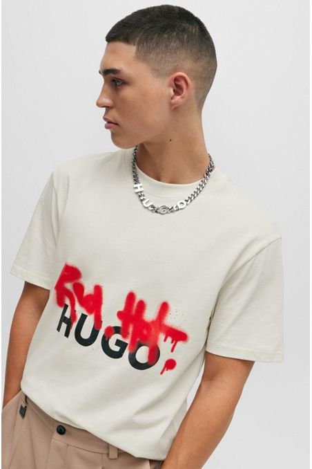 POLERA RELAXED FIT DE ALGODÓN CON ILUSTRACIÓN HOMBRE