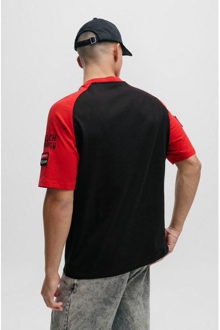 POLERA RELAXED FIT DE PUNTO DE ALGODÓN CON ILUSTRACIÓN HOMBRE