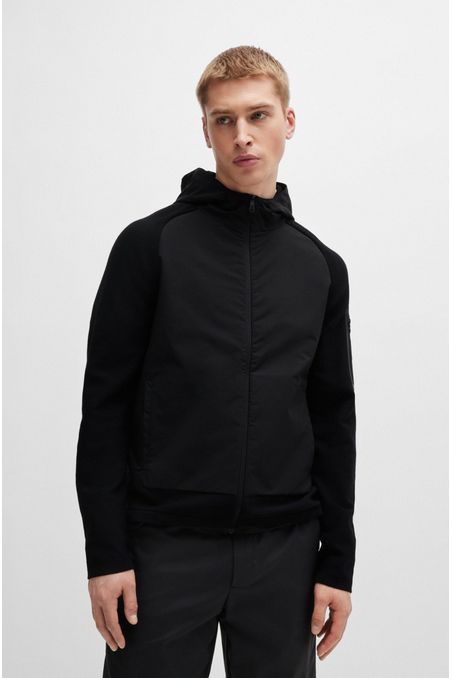 POLERÓN RELAXED FIT CON CAPUCHA Y CREMALLERA EN MEZCLA DE MATERIALES CON ESTAMPADO DE LA MARCA HOMBRE