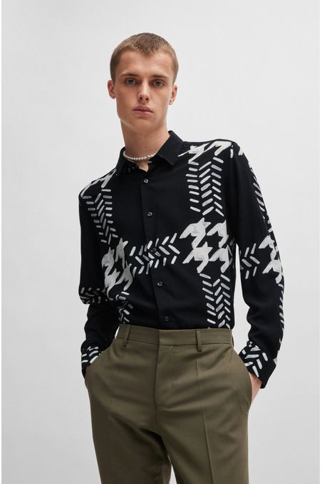 CAMISA RELAXED FIT DE LONA ESTAMPADA CON CUELLO KENT HOMBRE