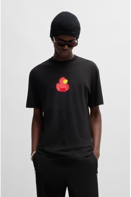 POLERA DE ALGODÓN CON ESTAMPADO HOMBRE