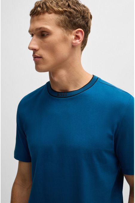 CAMISETA DE PUNTO DE ALGODÓN CON LOGO EN EL CUELLO PLAYERA REGULAR FIT HOMBRE