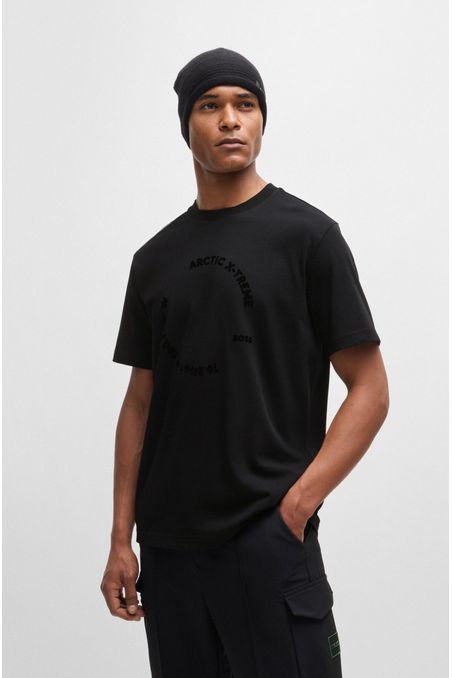 CAMISETA RELAXED FIT DE PUNTO DE ALGODÓN CON DISEÑO DE TEMPORADA PLAYERA RELAXED FIT HOMBRE