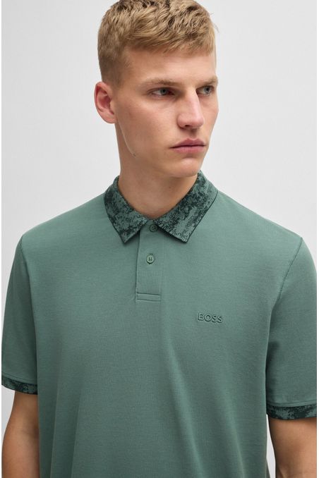 POLO DE PIQUÉ DE ALGODÓN CON RIBETES ESTAMPADOS DE CAMUFLAJE POLO REGULAR FIT HOMBRE
