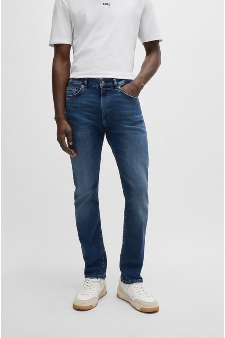VAQUEROS DELAWARE SLIM FIT EN DENIM SUAVE ROJIZO QUE FACILITA EL MOVIMIENTO JEANS SLIM FIT HOMBRE