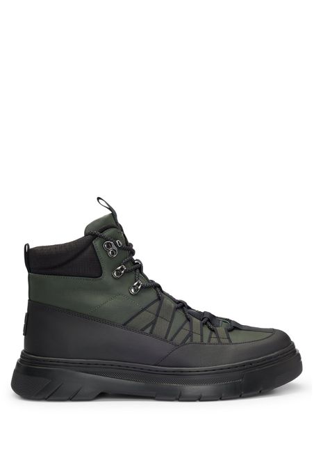 BOTAS DE PIEL CON APLIQUES DE TELA Y CORDONES DE ESTILO MONTAÑERO TENIS HOMBRE