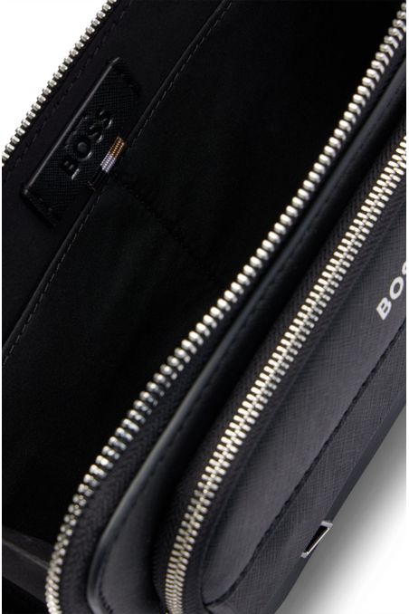 Bolso cruzado con estructura y ribetes de la marca