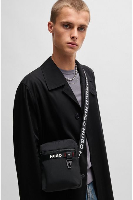 Bolso mensajero con correa ajustable de la marca y cierre de cremallera