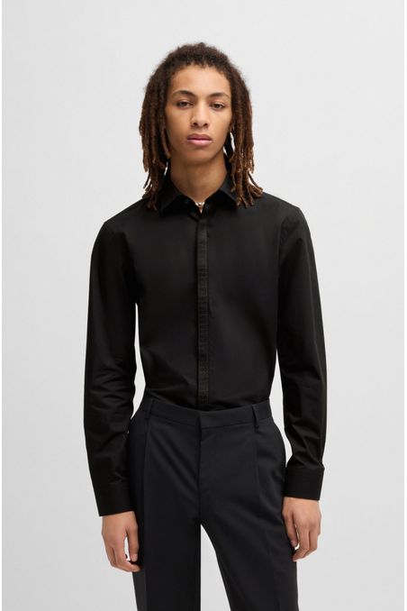 CAMISA SLIM FIT EN POPELÍN DE ALGODÓN CON TAPETA EN CONTRASTE CAMISA SLIM FIT HOMBRE