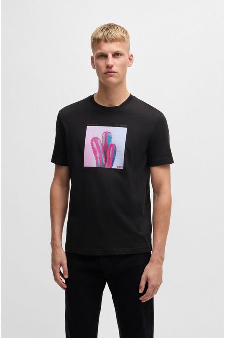 POLERA DE PUNTO DE ALGODÓN CON GRÁFICOS INSPIRADOS EN LOS VIAJES POR CARRETERA PLAYERA REGULAR FIT HOMBRE