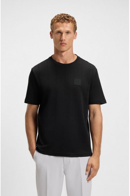 POLERA DE ALGODÓN CON COSTURAS VERTICALES EN CANALÉ PLAYERA RELAXED FIT HOMBRE