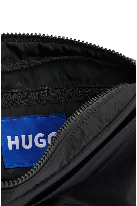 BOLSO MENSAJERO CON PARCHE DE LOGO Y CORREA DESMONTABLE CANGURERA HOMBRE