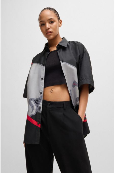 CAMISA OVERSIZE FIT HUGO X RB CON DETALLE DE LA MARCA HOMBRE