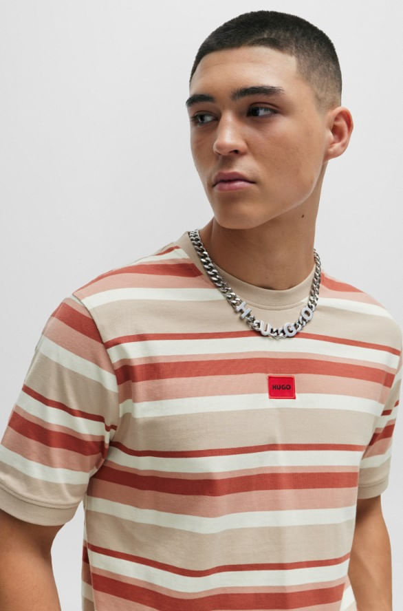 POLERA REGULAR FIT A RAYAS DE PUNTO DE ALGODÓN CON ETIQUETA HOMBRE