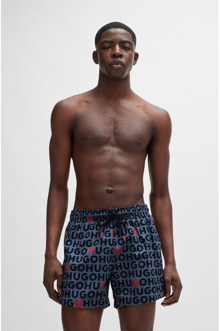TRAJE DE BAÑO TIPO SHORTS CON FORRO INTEGRAL Y LOGOS REPETIDOS HOMBRE