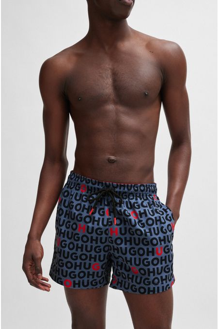 TRAJE DE BAÑO TIPO SHORTS CON FORRO INTEGRAL Y LOGOS REPETIDOS HOMBRE