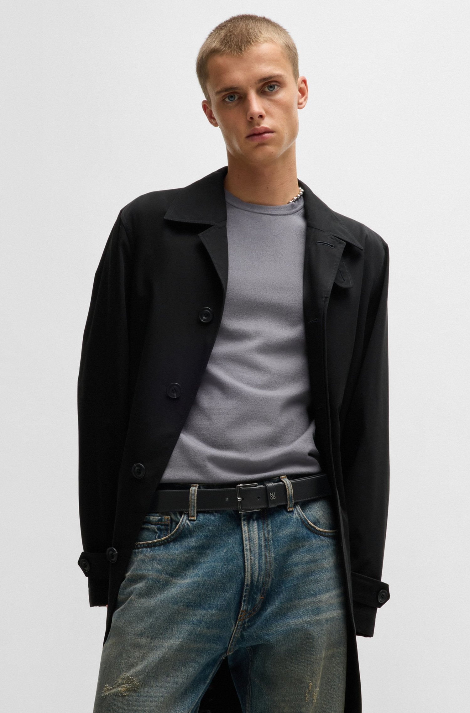 CINTURÓN DE PIEL CON DETALLE DE LOGO APILADO CINTURÓN FORMAL HOMBRE