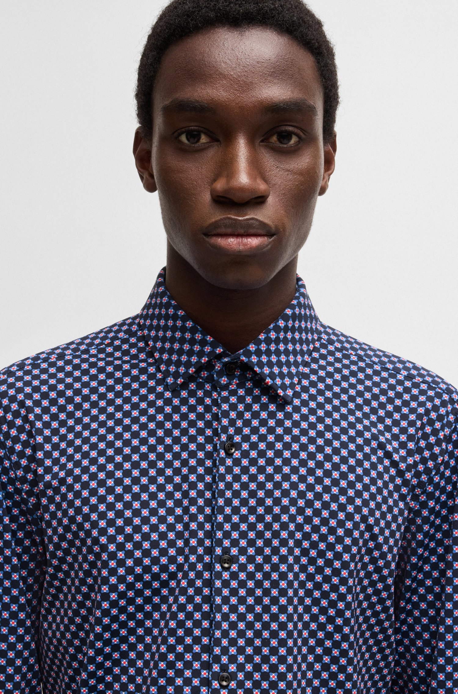 CAMISA SLIM FIT ESTAMPADA EN PUNTO TÉCNICO CON ELÁSTICO CAMISA SLIM FIT HOMBRE