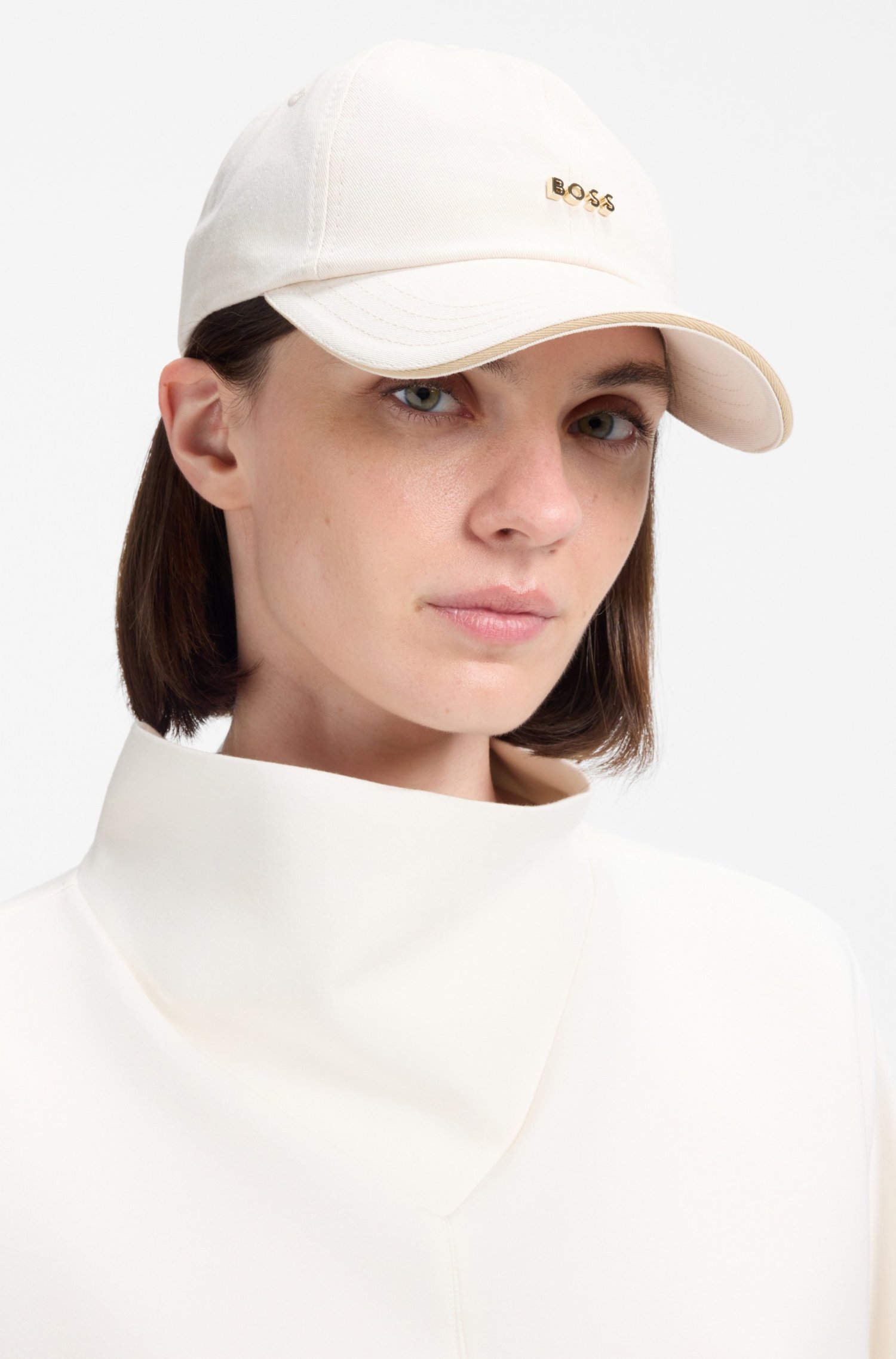 GORRA DE SARGA DE ALGODÓN CON LOGO METÁLICO GORRA MUJER