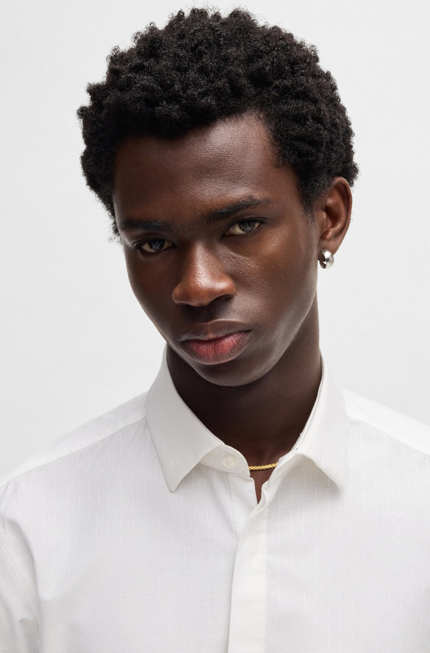 CAMISA SLIM FIT A RAYAS EN ALGODÓN CAMISA SLIM FIT HOMBRE