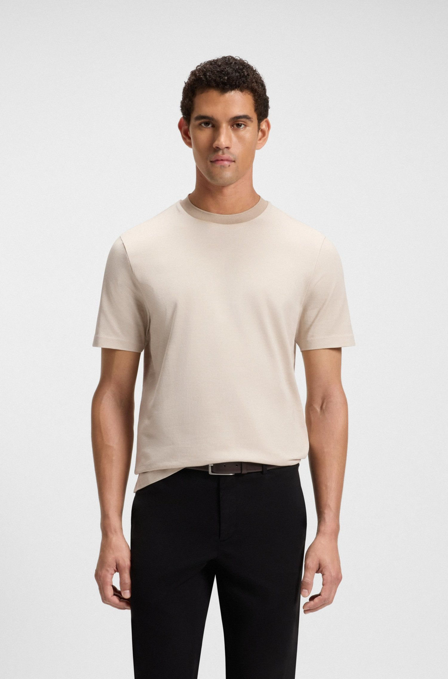 POLERA DE ALGODÓN MERCERIZADO CON MICROMOTIVO PLAYERA REGULAR FIT HOMBRE