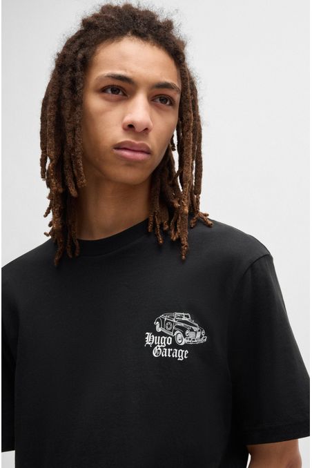 POLERA DE PUNTO DE ALGODÓN CON ESTAMPADO GRÁFICO DE COCHE PLAYERA REGULAR FIT HOMBRE