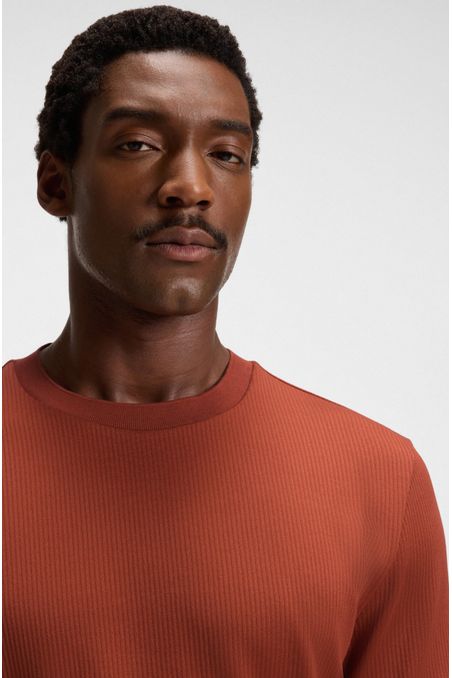 POLERA REGULAR FIT EN SIRSACA DE ALGODÓN PLAYERA REGULAR FIT HOMBRE