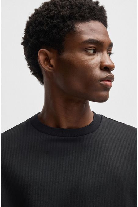 POLERA REGULAR FIT EN SIRSACA DE ALGODÓN PLAYERA REGULAR FIT HOMBRE