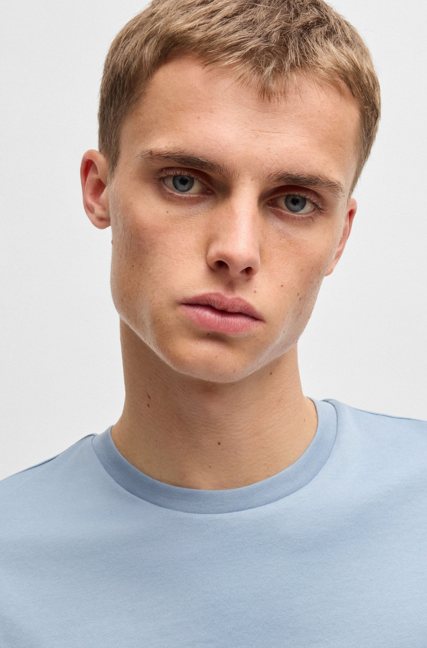 POLERA SLIM FIT DE ALGODÓN MERCERIZADO PLAYERA SLIM FIT HOMBRE