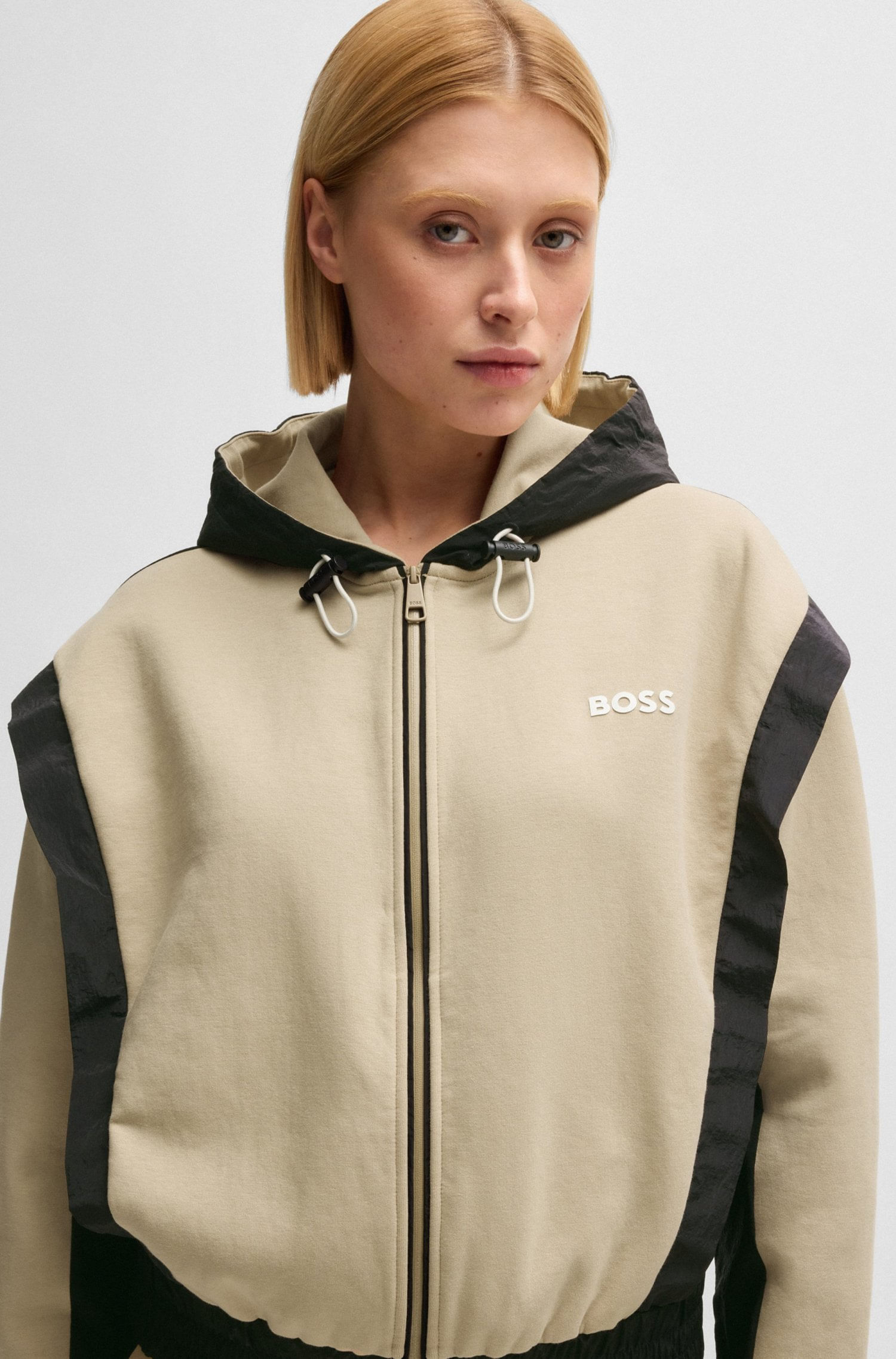 POLERON DE ALGODÓN CON CAPUCHA, CIERRE DE CREMALLERA Y BLOQUES DE COLOR SUDADERA LOOSE FIT MUJER