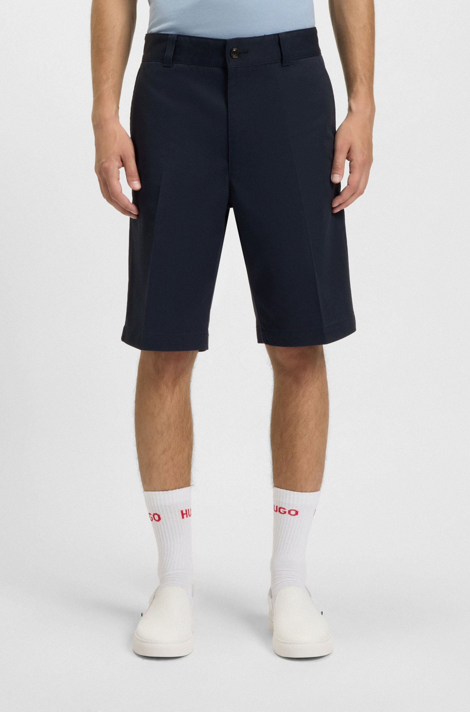 SHORTS REGULAR FIT CON PERNERA ESTRECHA Y BOLSILLOS ABOTONADOS SHORTS REGULAR FIT HOMBRE