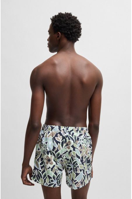 TRAJE DE BAÑO TIPO SHORTS ESTAMPADO CON DETALLE DE LOGO TRAJE DE BAÑO HOMBRE