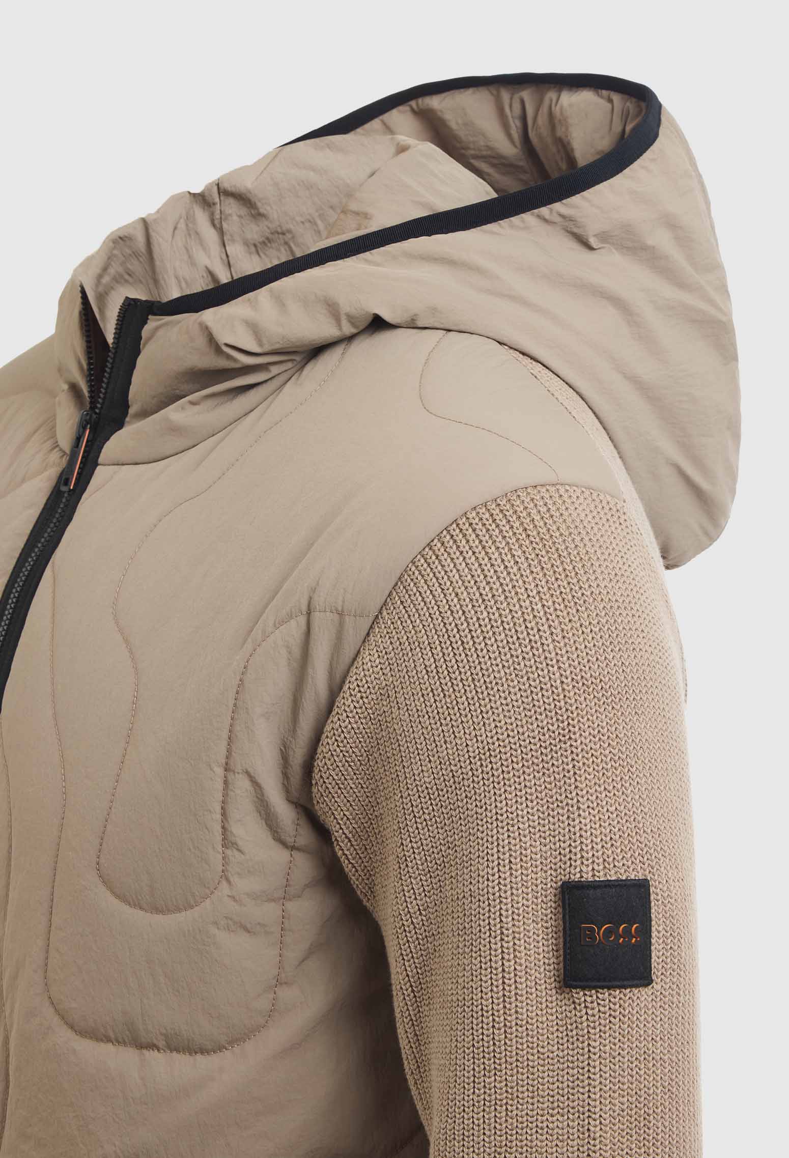 CAZADORA ACOLCHADA RELAXED FIT EN MEZCLA DE MATERIALES CHAMARRA TEJIDA RELAXED FIT HOMBRE