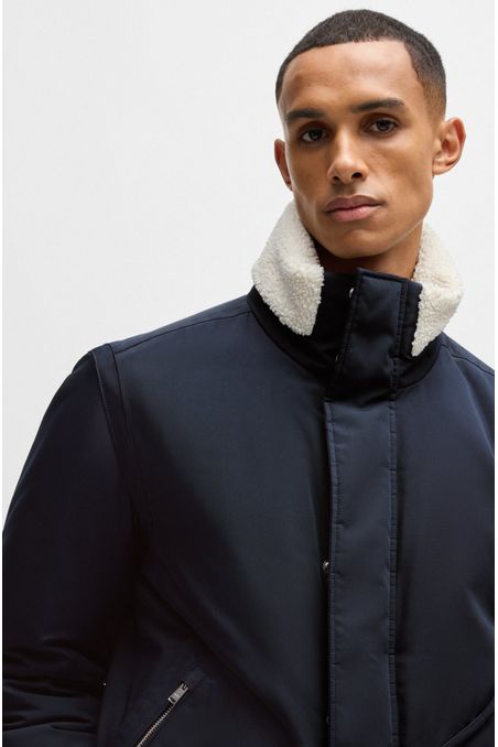 CHAQUETA REPELENTE AL AGUA CON CUELLO DE IMITACIÓN DE PIEL CHAMARRA REGULAR FIT HOMBRE