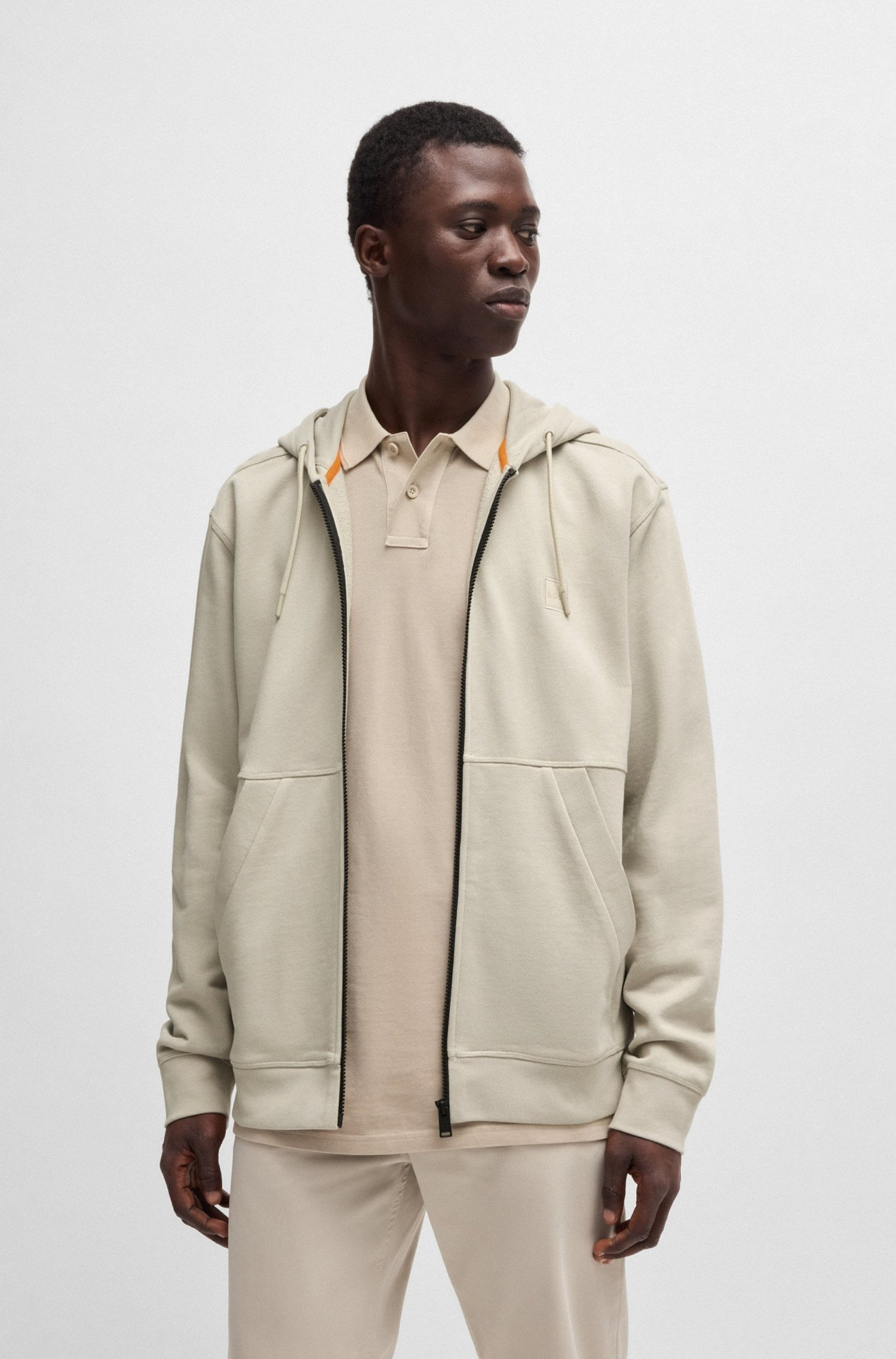 PRENDA CON CAPUCHA DE FELPA DE ALGODÓN CON CREMALLERA Y PARCHE CON LOGOTIPO TONAL CHAMARRA REGULAR FIT HOMBRE