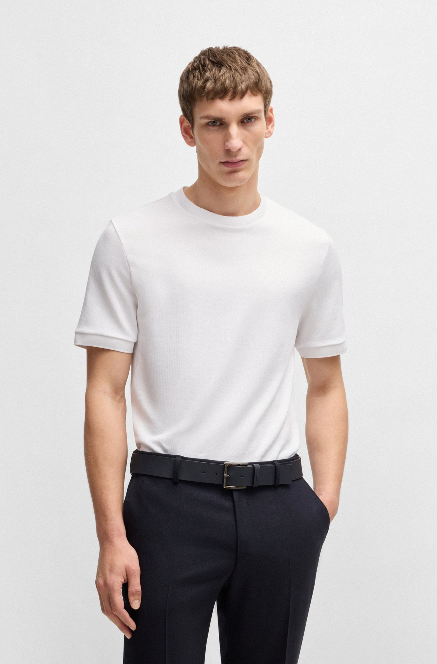 POLERA REGULAR FIT EN SIRSACA DE ALGODÓN PLAYERA REGULAR FIT HOMBRE